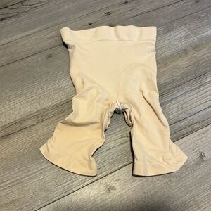 SKIMS Kim Kardashian sculpting lid thigh shorts XS new without tags